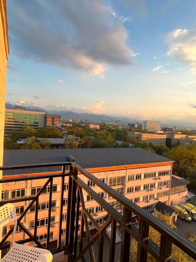 Студия В Центре Города, В «Золотом Квадрате» Almaty Luaran gambar