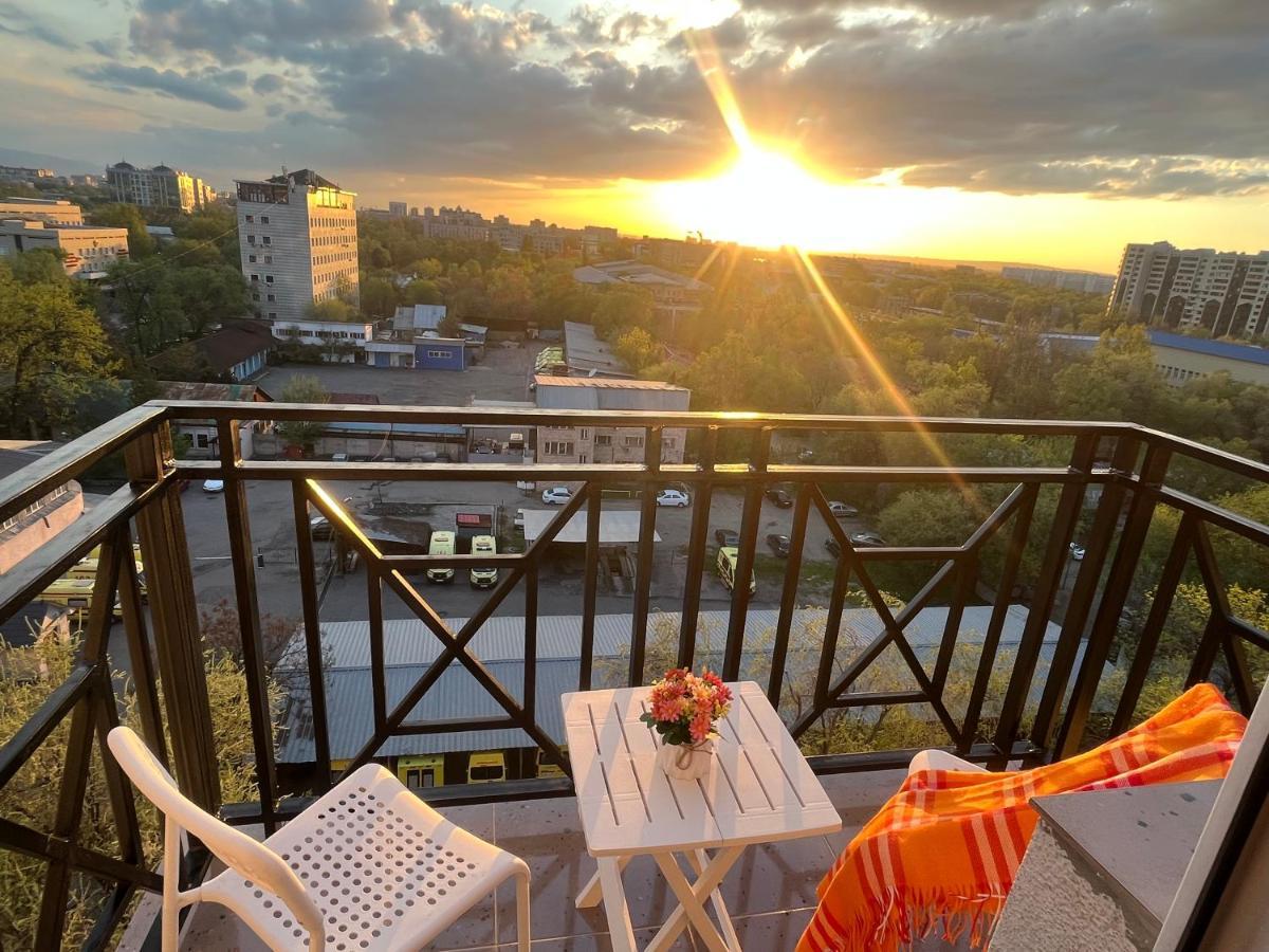 Студия В Центре Города, В «Золотом Квадрате» Almaty Luaran gambar