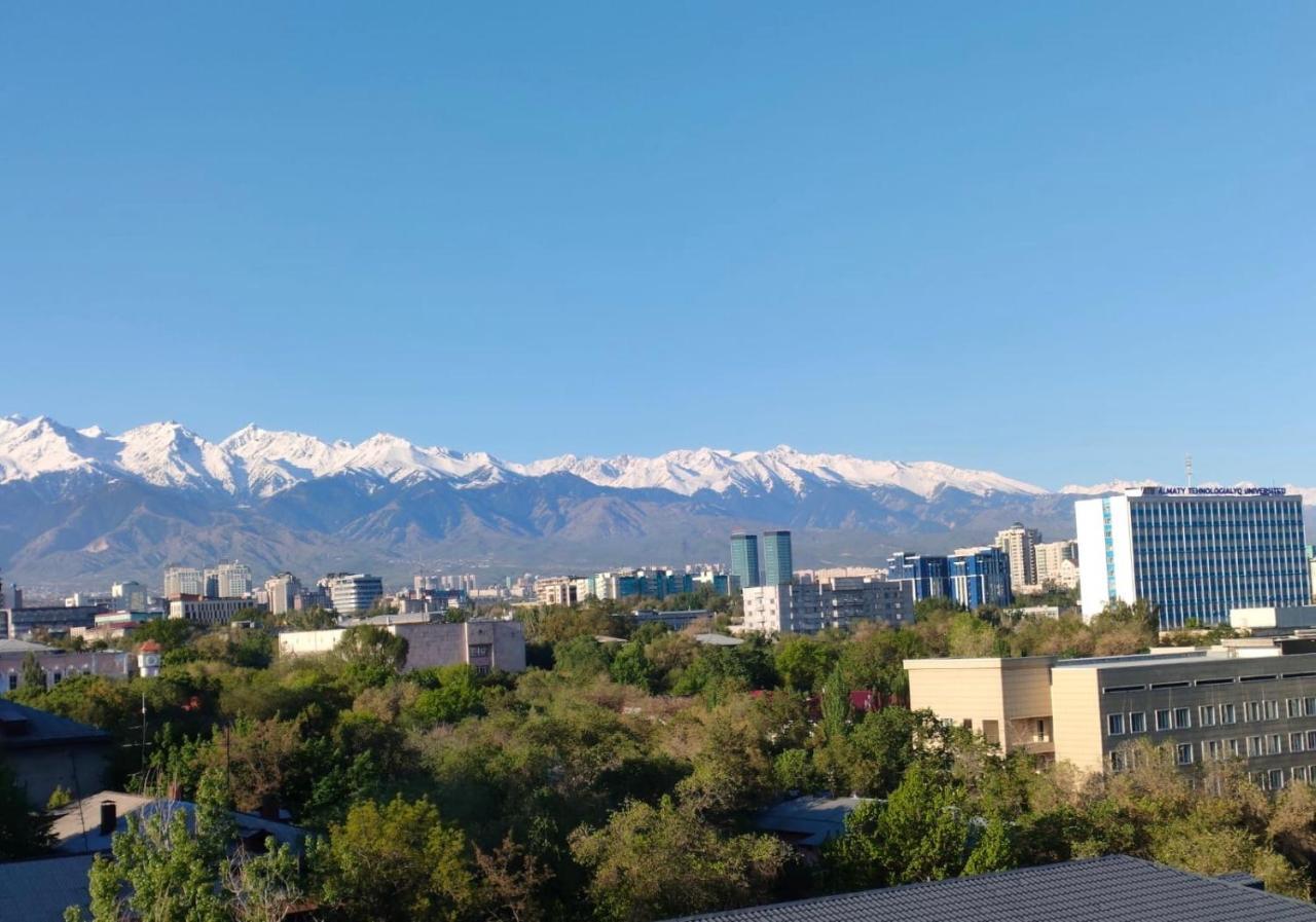 Студия В Центре Города, В «Золотом Квадрате» Almaty Luaran gambar