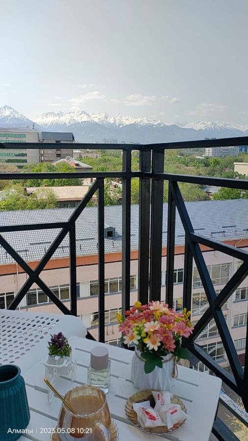 Студия В Центре Города, В «Золотом Квадрате» Almaty Luaran gambar
